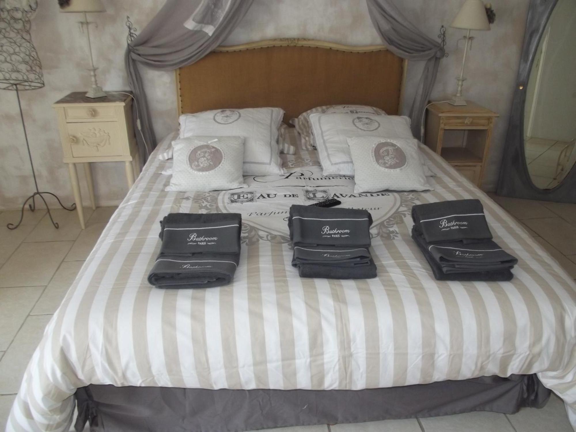 Le Moulin De Sonnailles Bed & Breakfast Cabries Bilik gambar
